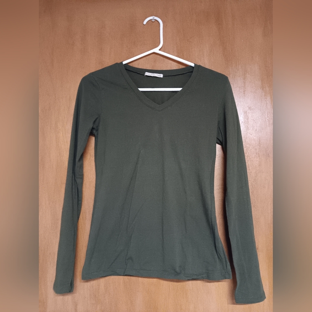 Active Basics Olive Green V-Neck Top
